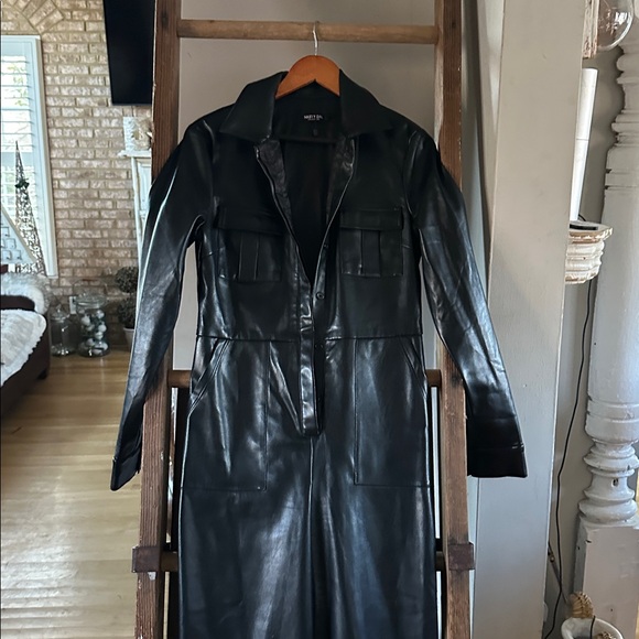 NASTY GAL LONG SLEEVE FAUX LEATHER JUMPSUIT 6 EXCELLENT NEW NO TAGS - Picture 2 of 6